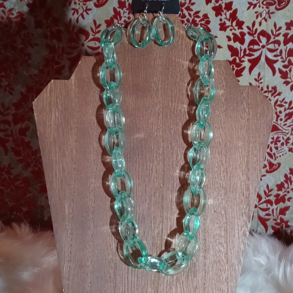 Necklace/Earrings Set